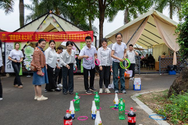 套圈現(xiàn)場。郭奎君 攝.jpg